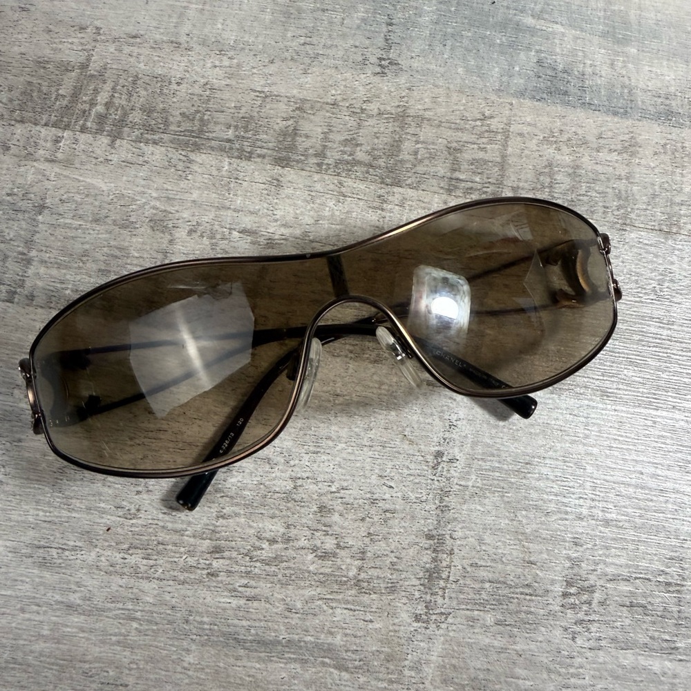 CHANEL Brown Gradient Aviator Sunglasses
